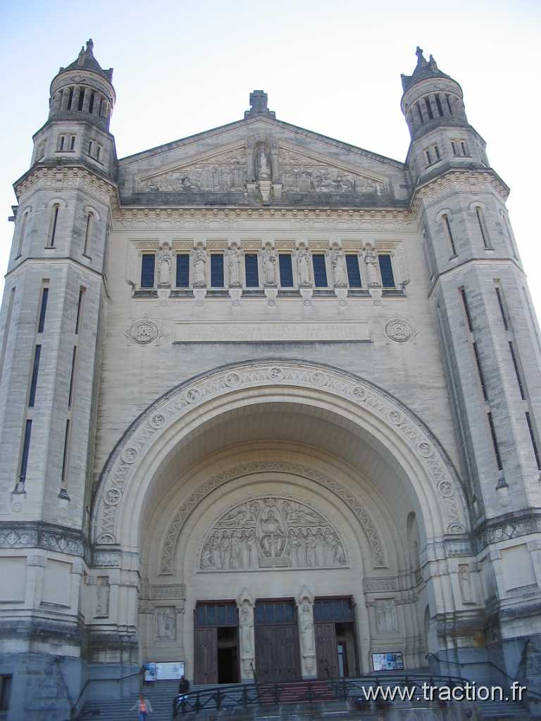 04_Lisieux (5).JPG - 2013, nos vacances en Normandie, la Basilique Sainte-Thérèse de Lisieux